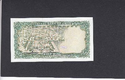 Beschrijving achterzijde: UNIVERSITY